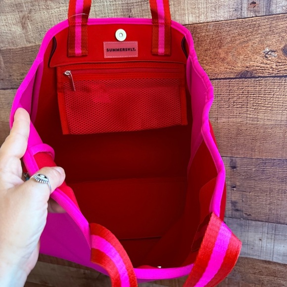 NWT SUMMERSALT Beach Tote Hand Bag Neoprene Red Pink/Rough Rose Color - Picture 9 of 10